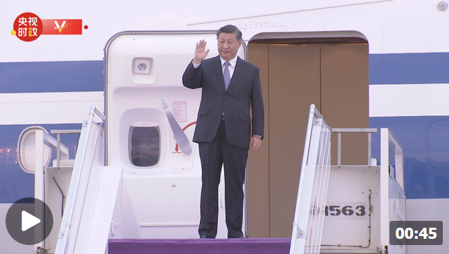 獨家視頻丨習近平步出艙門 沙特以最高禮遇歡迎
