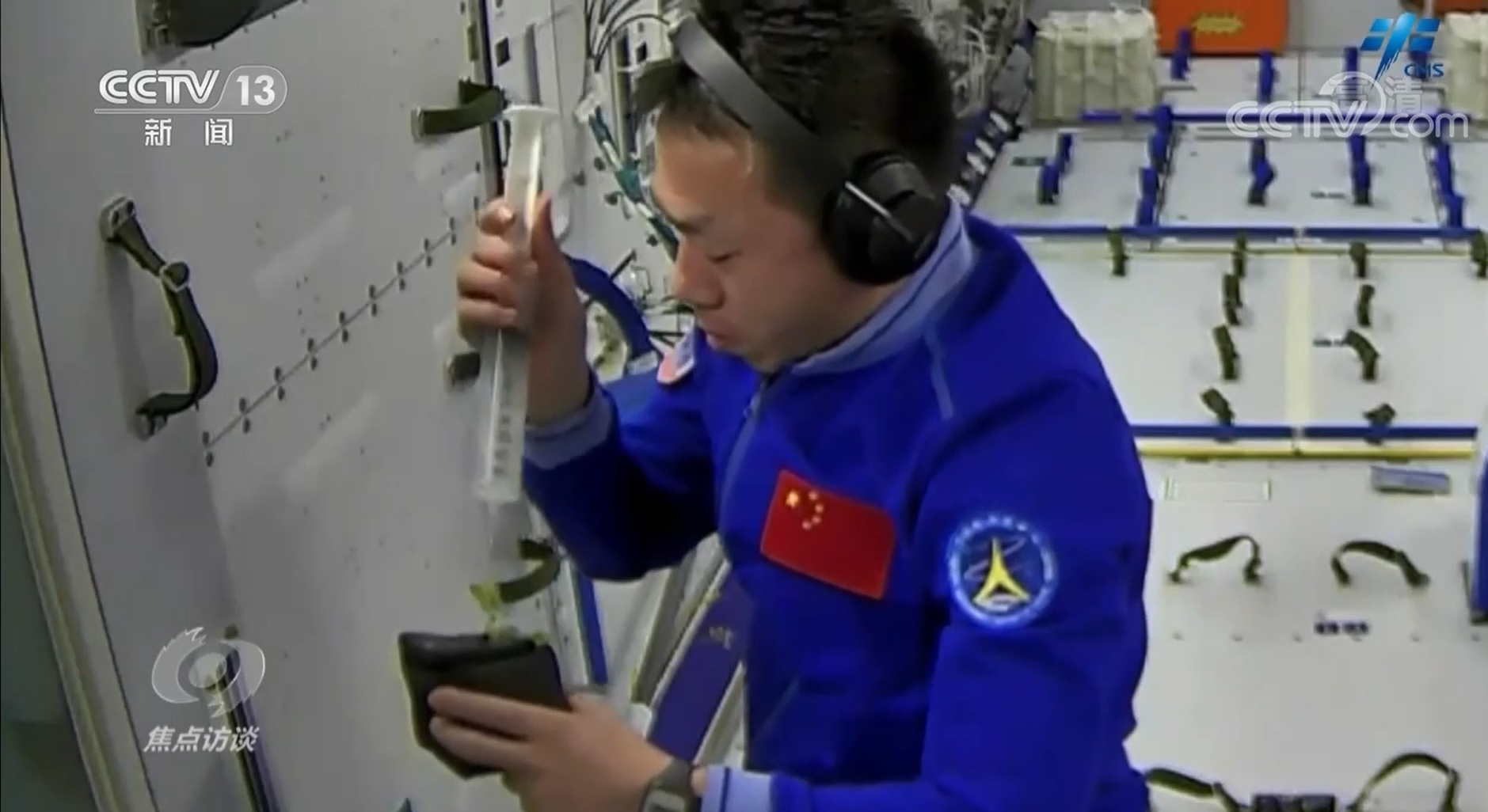 焦點訪談:“最忙乘組”的183天