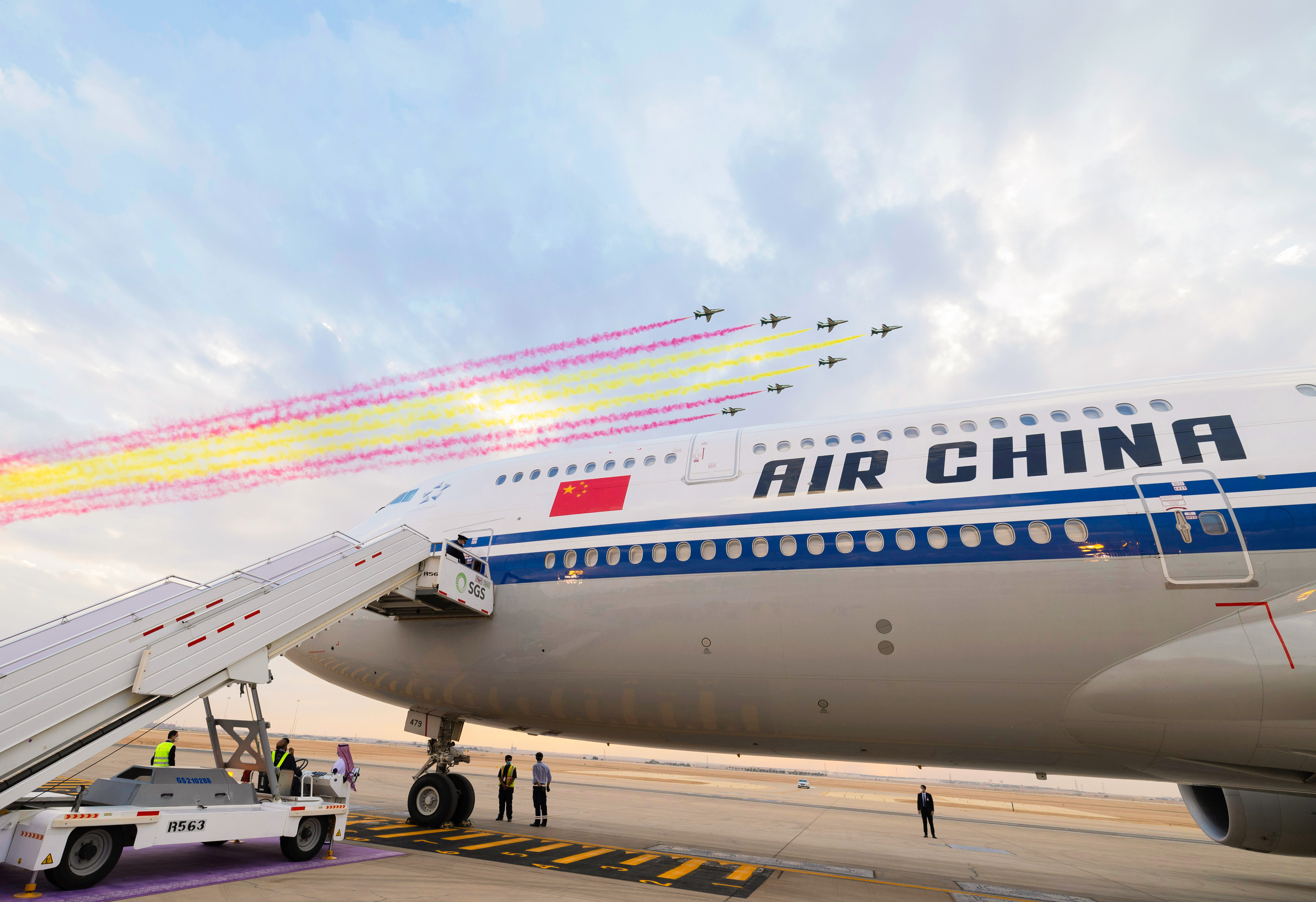 習(xí)近平抵達(dá)沙特利雅得出席首屆中國(guó)－阿拉伯國(guó)家峰會(huì)、中國(guó)－海灣阿拉伯國(guó)家合作委員會(huì)峰會(huì)并對(duì)沙特進(jìn)行國(guó)事訪問