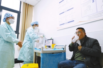 河南首批吸入式新冠疫苗開始接種 對大家關(guān)心的10個問題，記者采訪相關(guān)專家進(jìn)行權(quán)威解答