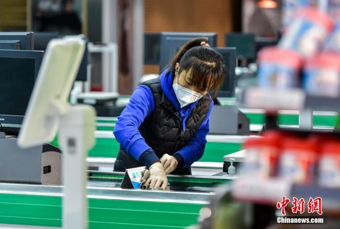 “陽過”被要求休病假？律師：工資應(yīng)正常支付