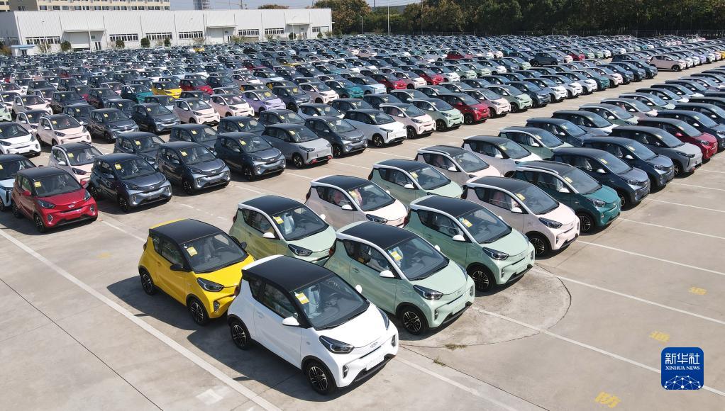 堅(jiān)定不移走好高質(zhì)量發(fā)展之路&mdash;&mdash;以習(xí)近平同志為核心的黨中央引領(lǐng)中國(guó)經(jīng)濟(jì)行穩(wěn)致遠(yuǎn)述評(píng) 