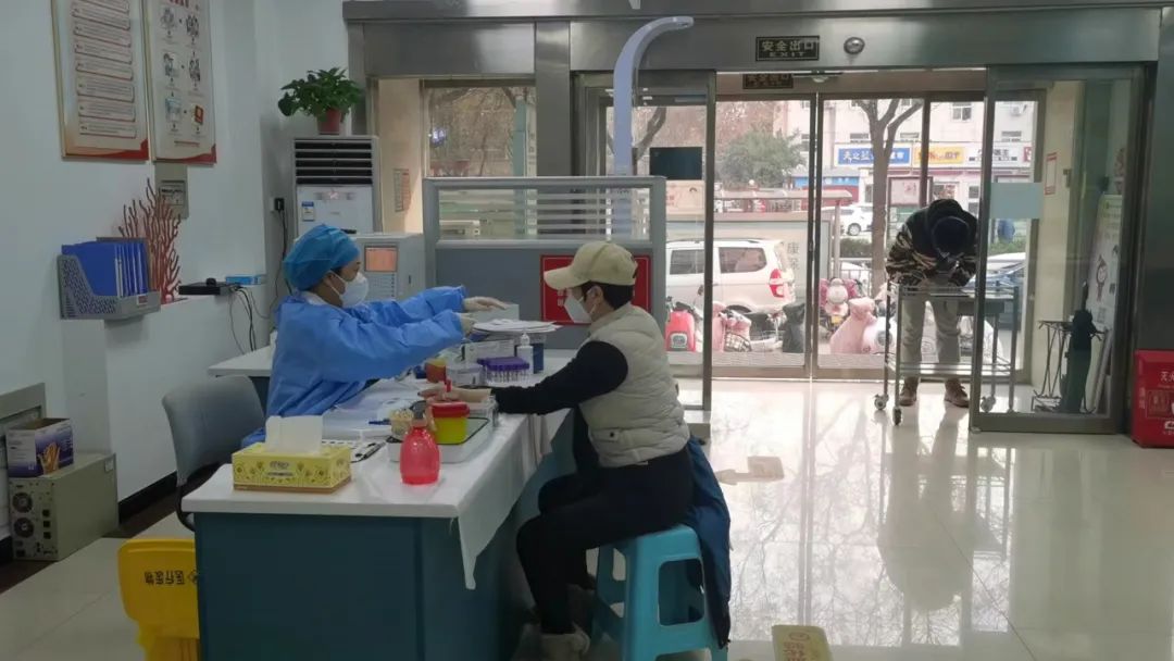 鄭州血液庫(kù)存量告急，市民積極貢獻(xiàn)“熱血力量”