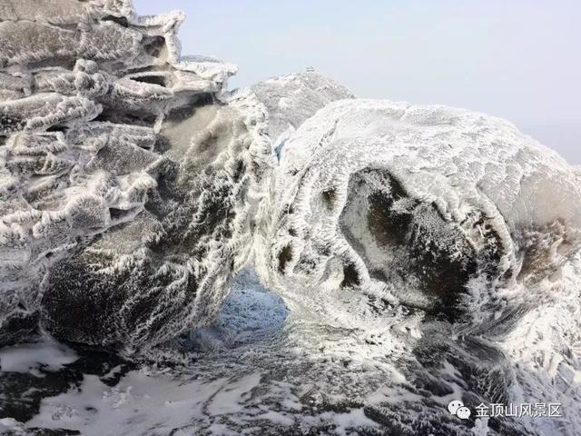 「金頂●冬雪」忽如一夜春風(fēng)來，千樹萬樹梨花開