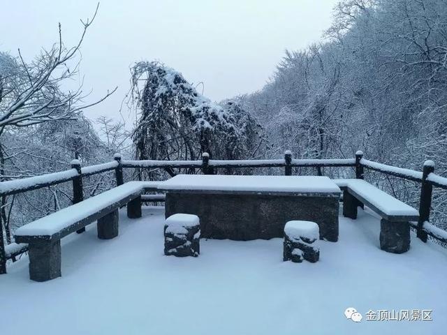 「金頂●冬雪」忽如一夜春風(fēng)來，千樹萬樹梨花開