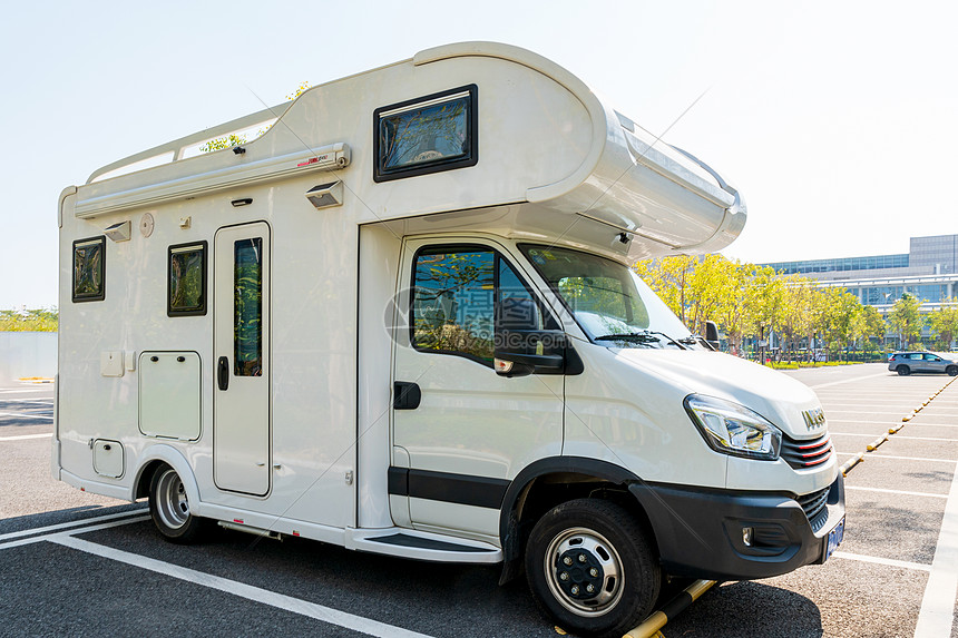 想開房車旅游“60歲+”還能考C6駕照嗎？部委回應(yīng)