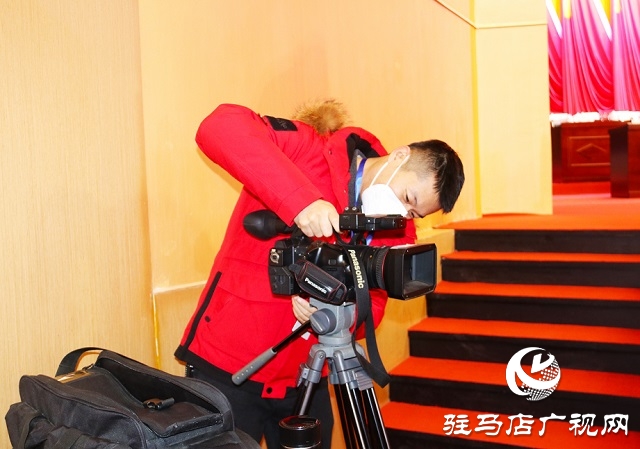  &ldquo;兩會&rdquo;花絮｜跟隨鏡頭去看看這些幕后的身影（組圖）