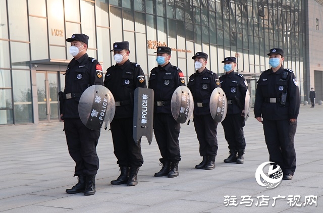  &ldquo;兩會&rdquo;花絮｜跟隨鏡頭去看看這些幕后的身影（組圖）