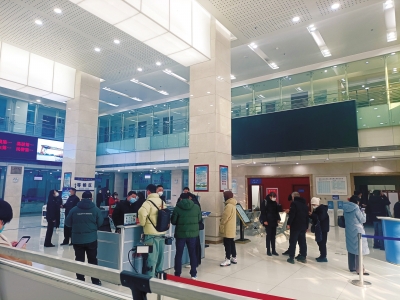 出入境業(yè)務(wù)預(yù)約&ldquo;爆滿&rdquo; 有辦事大廳春節(jié)前都沒號了