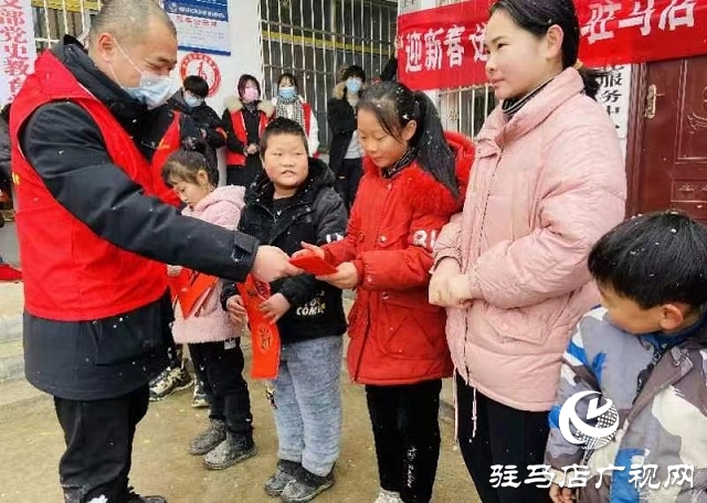 踐行二十大 奮進(jìn)新征程 駐馬店市文化館舉行義寫(xiě)春聯(lián)活動(dòng)