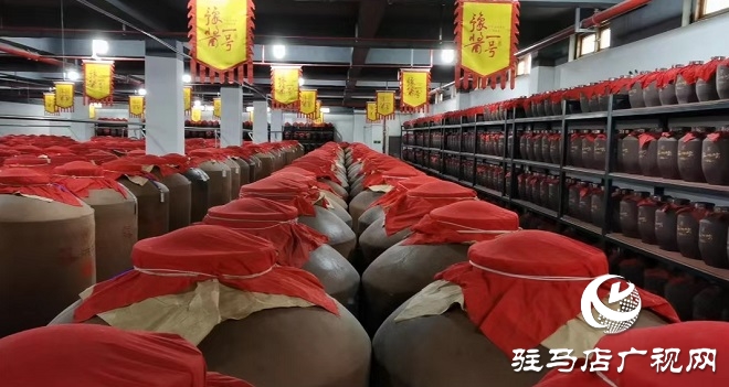 蔡洪坊酒業(yè):開足馬力忙生產(chǎn) 確保節(jié)日市場(chǎng)供應(yīng)