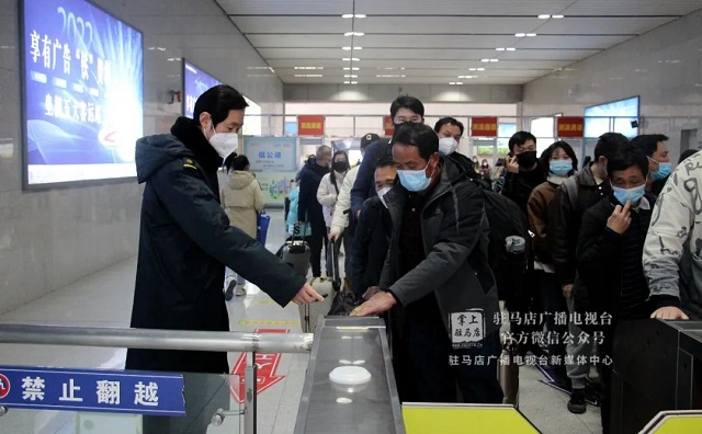 剛剛！記者在駐馬店站、駐馬店西站拍下這樣一幕…