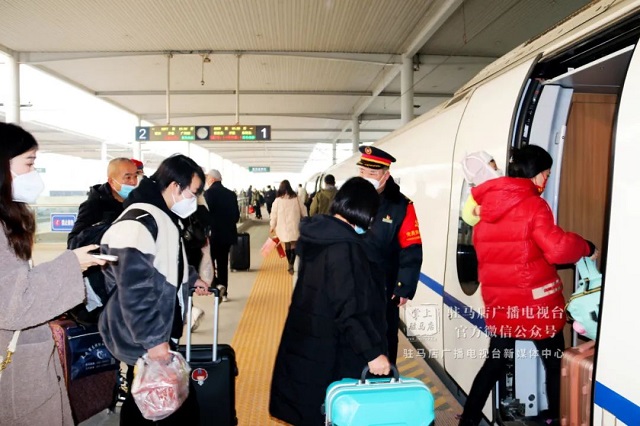 剛剛！記者在駐馬店站、駐馬店西站拍下這樣一幕…