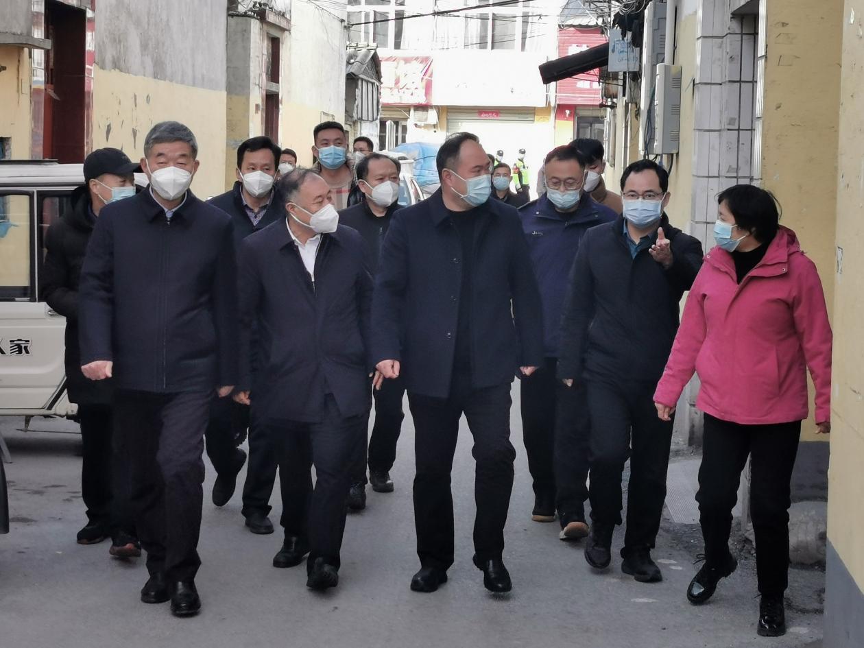  駐馬店市委常委、宣傳部部長(zhǎng)、市政府副市長(zhǎng)劉曉文春節(jié)慰問(wèn)困難殘疾人