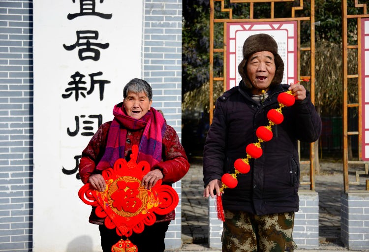 新春走基層丨新年來張全家福吧！攝影志愿者用光影為村民留住煙火年年