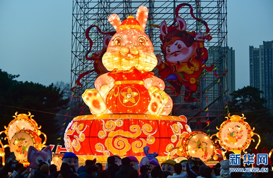 河南洛陽(yáng)：逛廟會(huì) 過(guò)大年