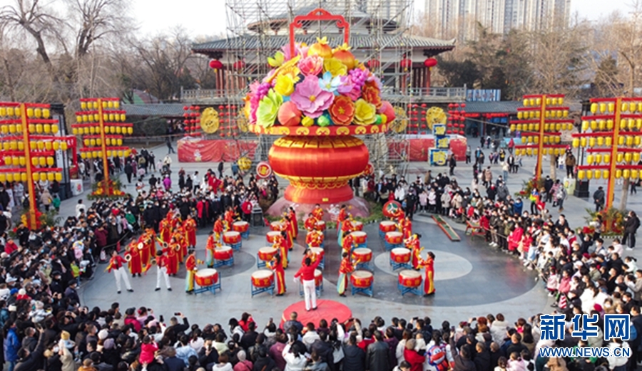 河南洛陽(yáng)：逛廟會(huì) 過(guò)大年