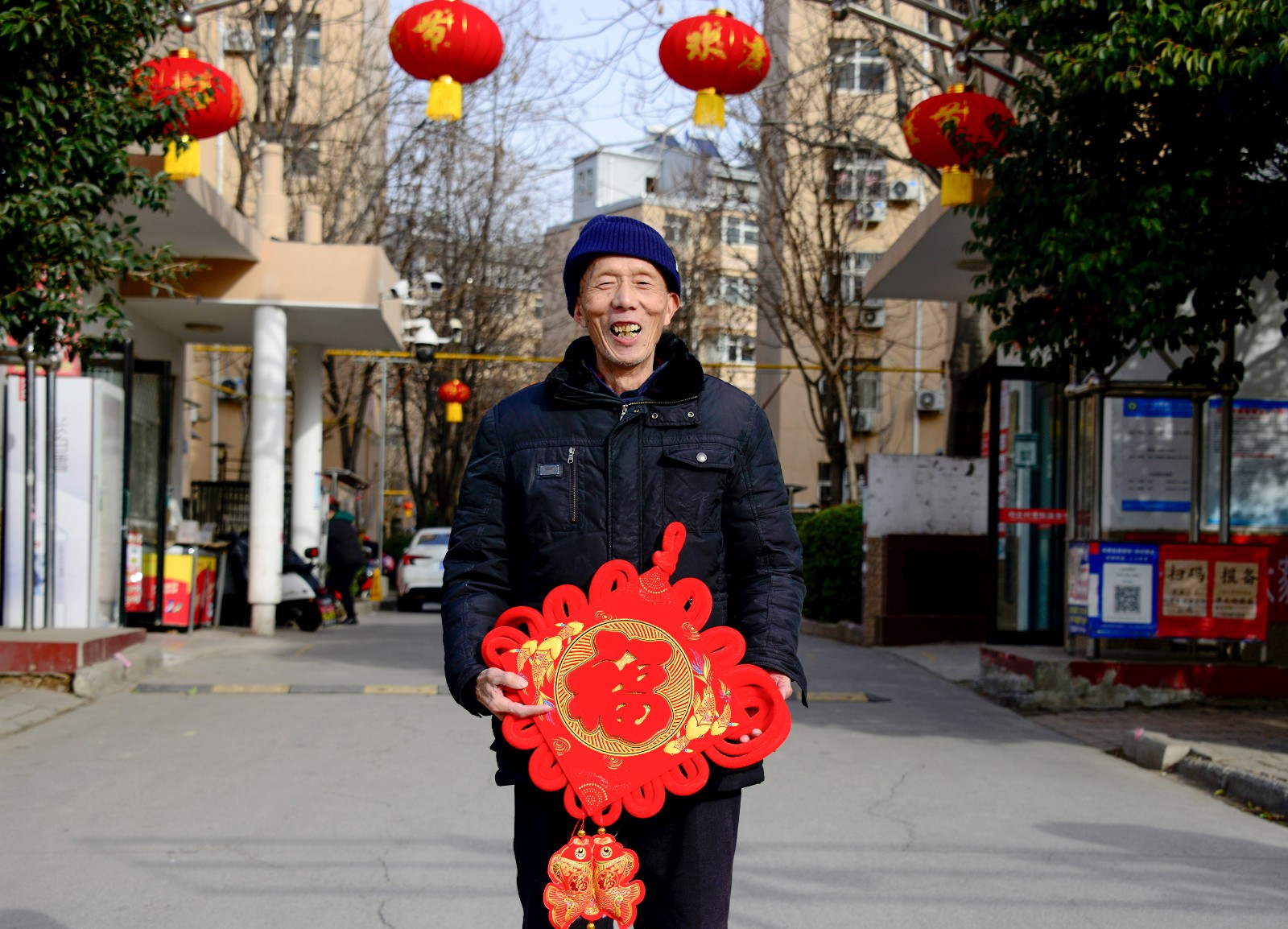 新春走基層丨新年來張全家福吧！攝影志愿者用光影為村民留住煙火年年