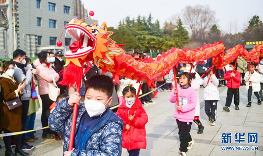 河南洛陽(yáng)：逛廟會(huì) 過(guò)大年