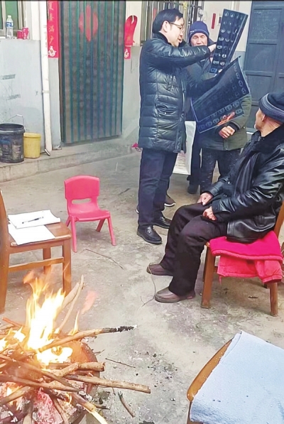 河南醫(yī)生春節(jié)回鄉(xiāng)，把家變成了“義診現(xiàn)場”