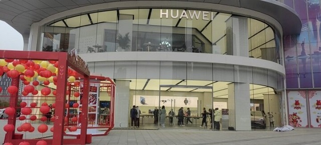 沉浸式+未來感！打卡“環(huán)球港”華為豫南最大智能生活館