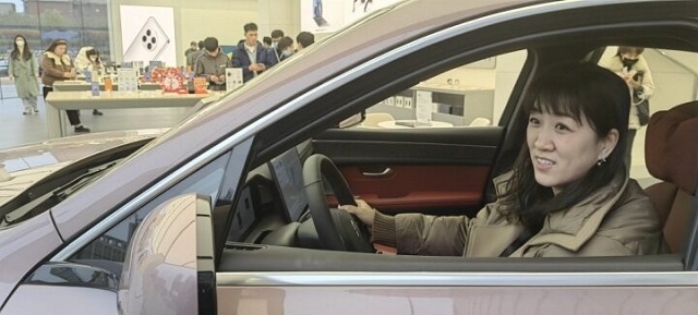 沉浸式+未來感！打卡“環(huán)球港”華為豫南最大智能生活館