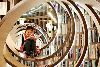 書(shū)市回暖，客流增加——實(shí)體書(shū)店迎來(lái)“春風(fēng)”