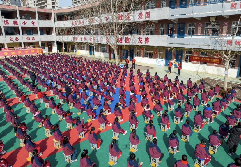知路、愛路、護路 小學(xué)生上好開學(xué)“安全第一課”