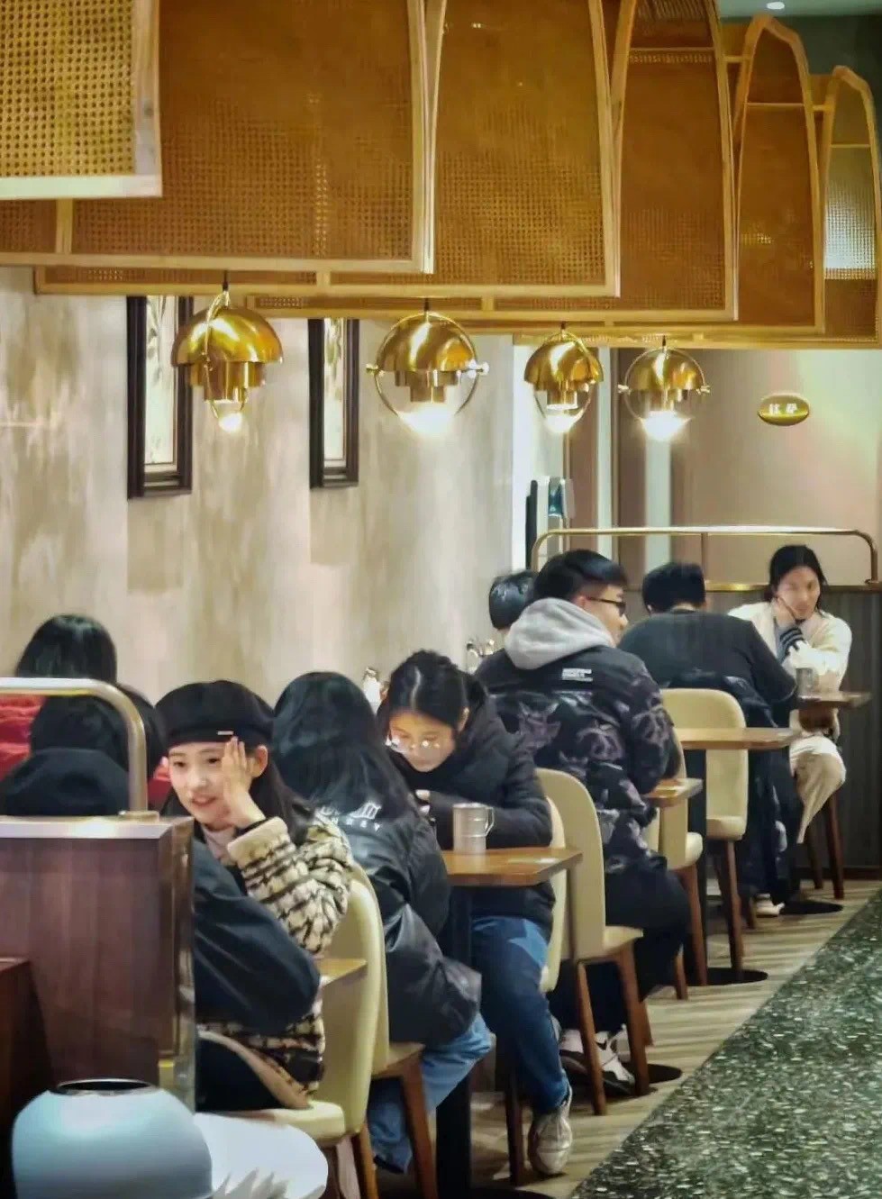 你好新學(xué)期！河南高校開學(xué)“大片”上演 學(xué)生：真正的大學(xué)生活回來了
