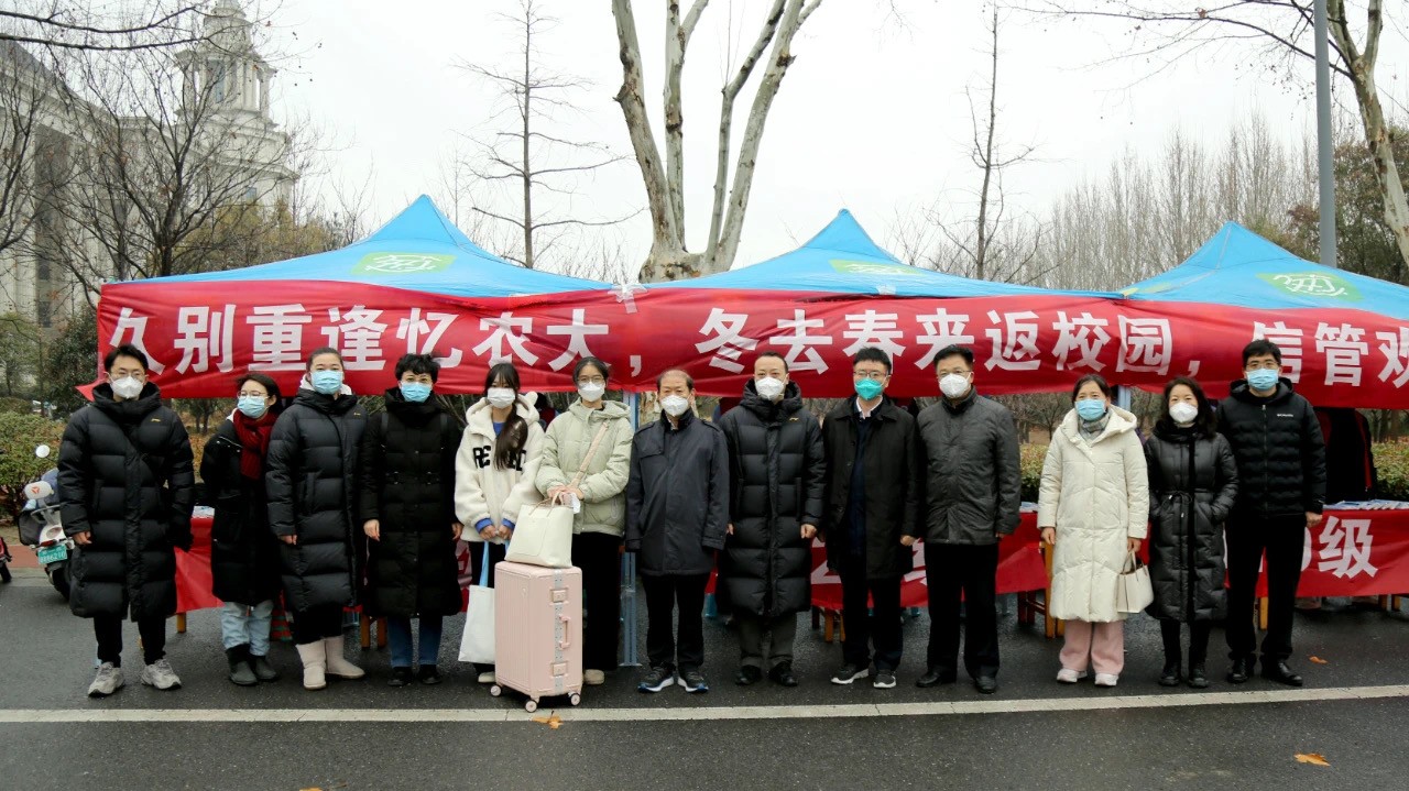 你好新學(xué)期！河南高校開學(xué)“大片”上演 學(xué)生：真正的大學(xué)生活回來了