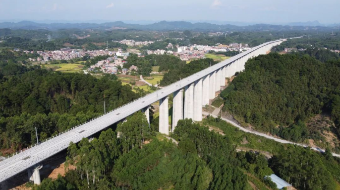 奮進(jìn)的春天｜借水陸空鐵全面出山，乘開局之勢(shì)開放大干