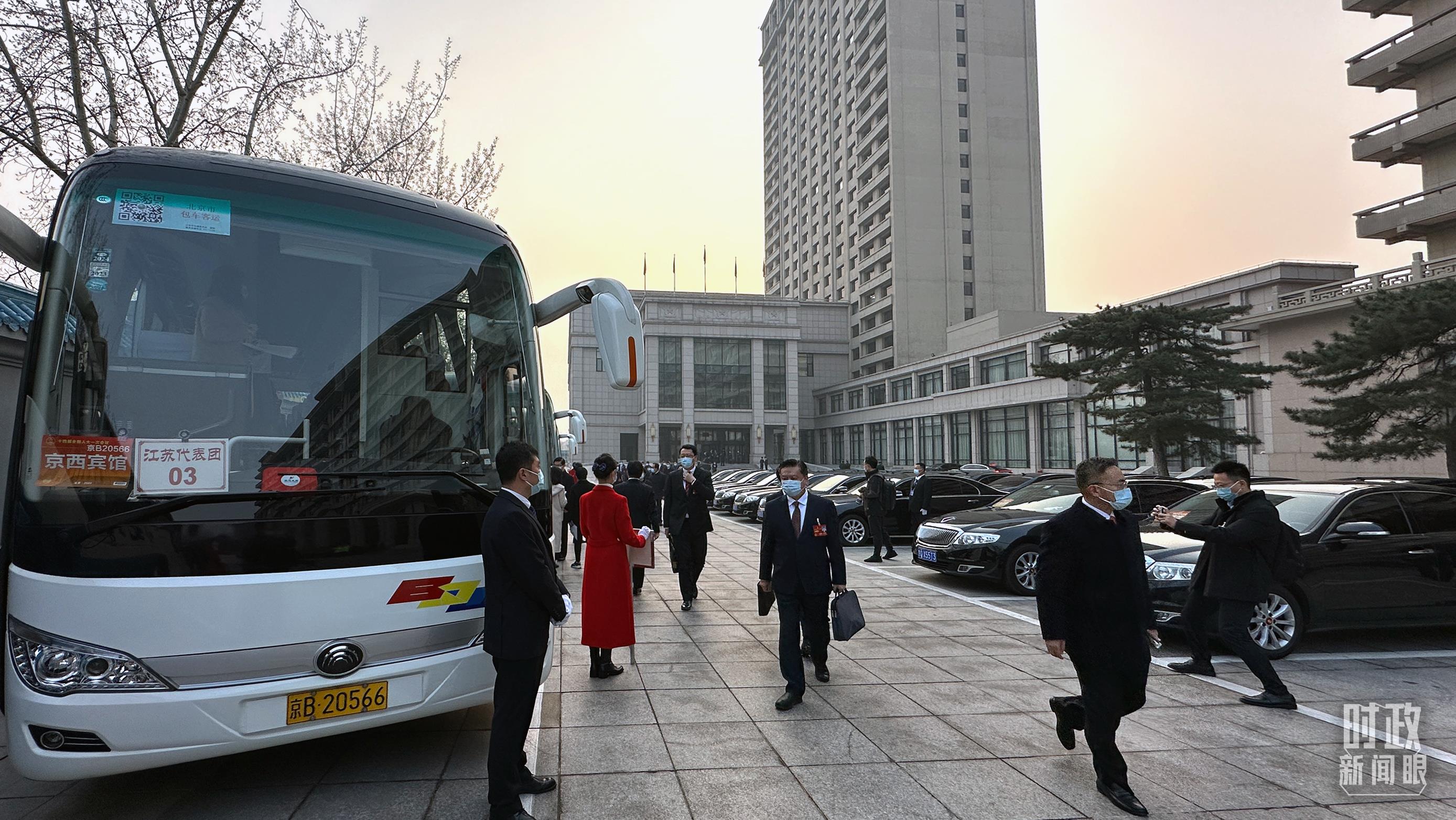 時(shí)政新聞眼丨今年兩會(huì)首次到團(tuán)組，習(xí)近平強(qiáng)調(diào)牢牢把握這個(gè)“首要任務(wù)”