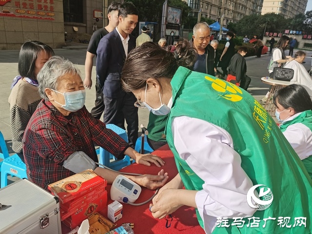 鵬宇天下城社區(qū)開(kāi)展健康義診活動(dòng)