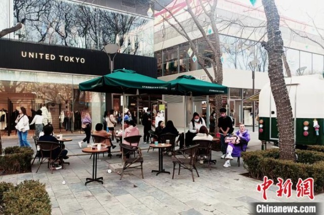 商業(yè)外擺迎“夏天”，如何應(yīng)對(duì)亂扔垃圾、隨意抽煙？