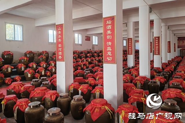 駐馬店市三醉樓詩(shī)詞書(shū)畫(huà)學(xué)會(huì)走進(jìn)河南棠河酒業(yè)開(kāi)展專(zhuān)題釆風(fēng)創(chuàng)作活動(dòng)