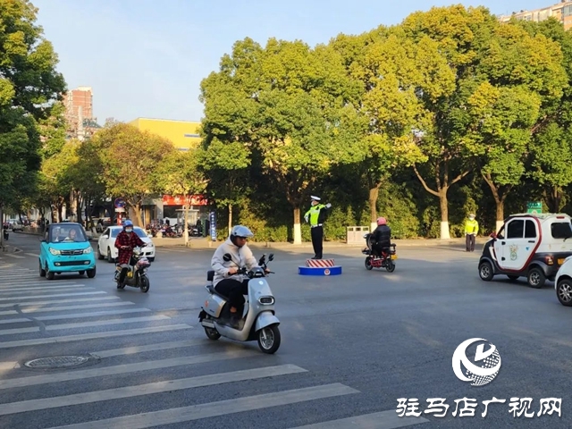  颯！駐馬店交警“文明示范形象崗”亮相街頭