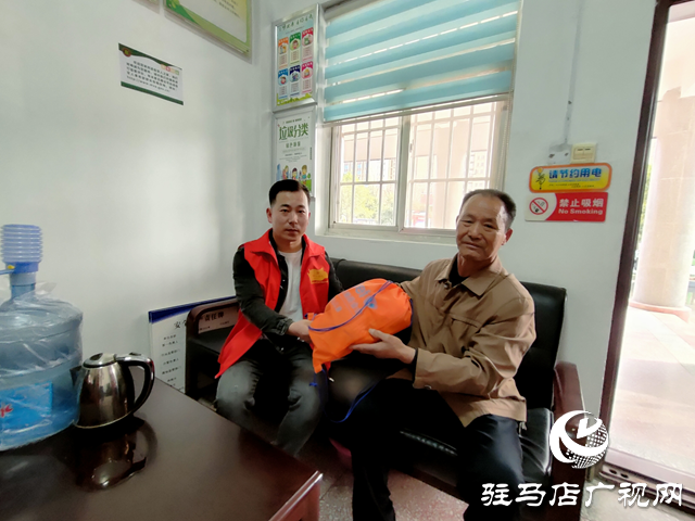 開(kāi)發(fā)區(qū)翟莊居委會(huì)開(kāi)展“關(guān)愛(ài)留守兒童”走訪慰問(wèn)活動(dòng)