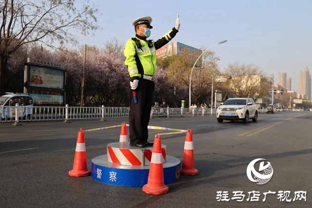  颯！駐馬店交警“文明示范形象崗”亮相街頭