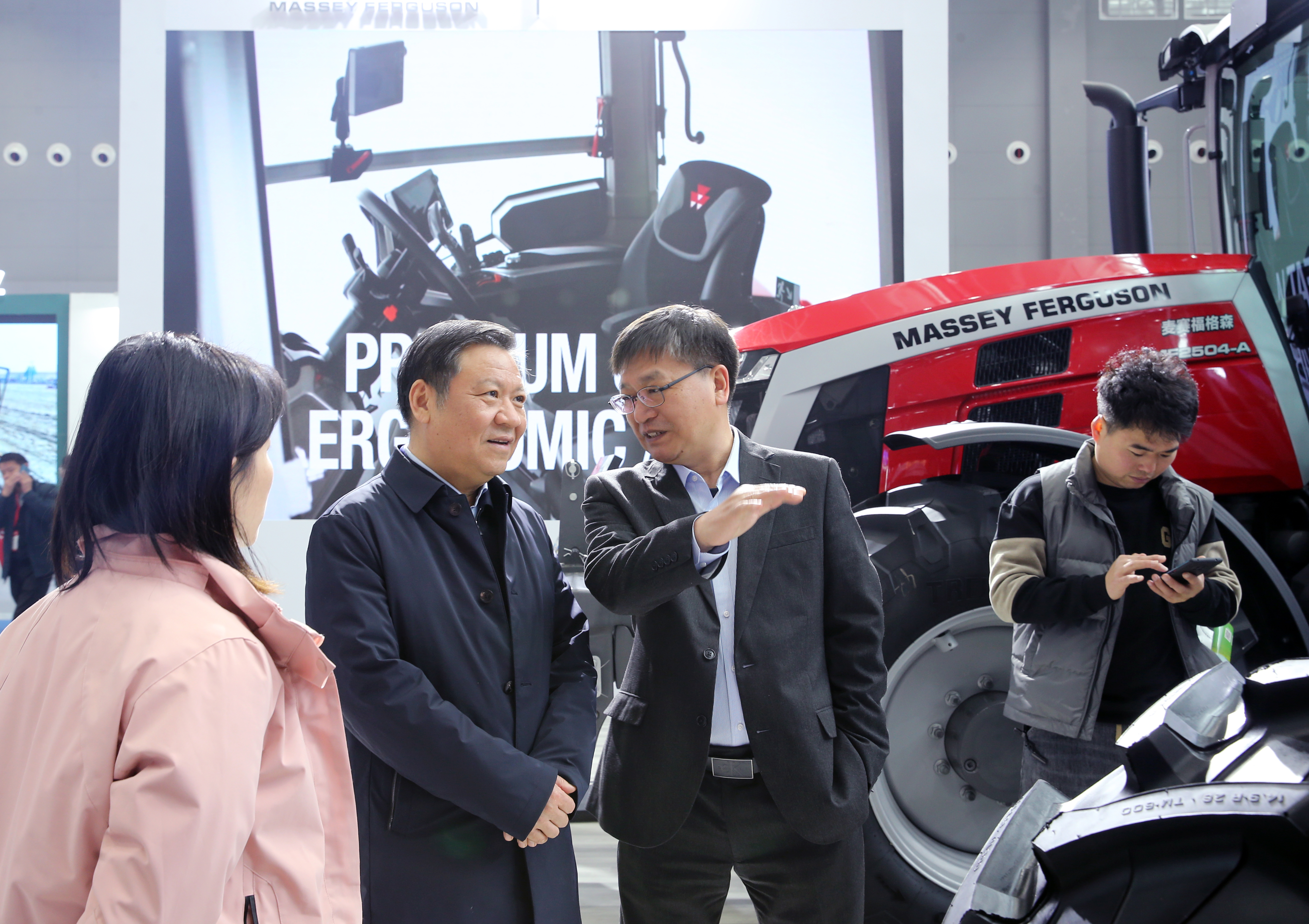 鮑常勇調(diào)研指導(dǎo)2023全國農(nóng)業(yè)機(jī)械展會辦會工作