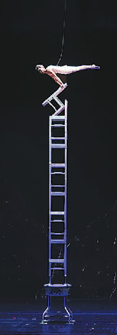 雜技魔術(shù)“炫目”登場（圖片新聞）