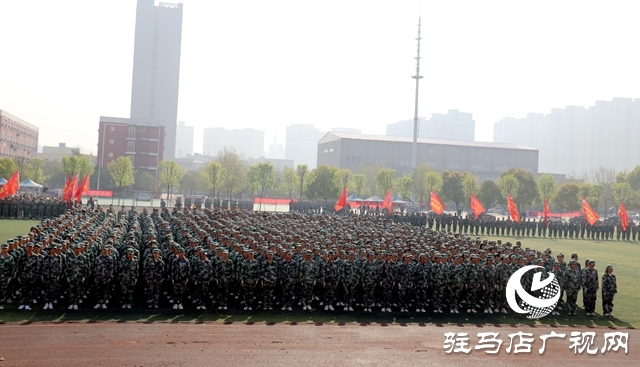 駐馬店職業(yè)技術(shù)學(xué)院舉行2022級新生軍訓(xùn)匯報(bào)表演暨表彰大會