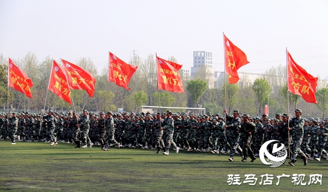 駐馬店職業(yè)技術(shù)學(xué)院舉行2022級新生軍訓(xùn)匯報(bào)表演暨表彰大會