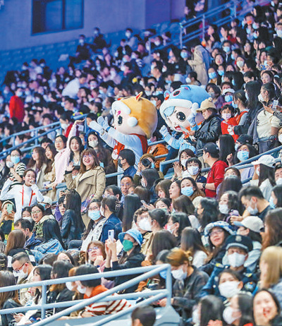 全國短道速滑冠軍賽 選手奮力爭先 大眾踴躍觀賽 滑出好成績攜手向未來（競技觀察）