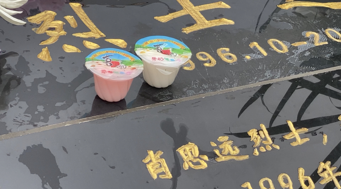 果凍和泡面，肖思遠(yuǎn)父母帶給兒子的零食令人破防