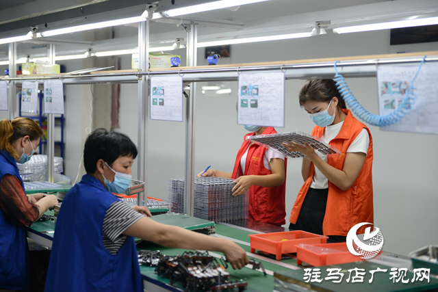 泌陽縣：筑巢引鳳帶火“微工廠”實現雙利雙收