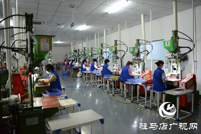 泌陽縣：筑巢引鳳帶火“微工廠”實現雙利雙收