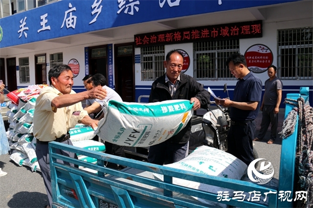 免費(fèi)發(fā)放肥料種子，暖心助力鄉(xiāng)村振興