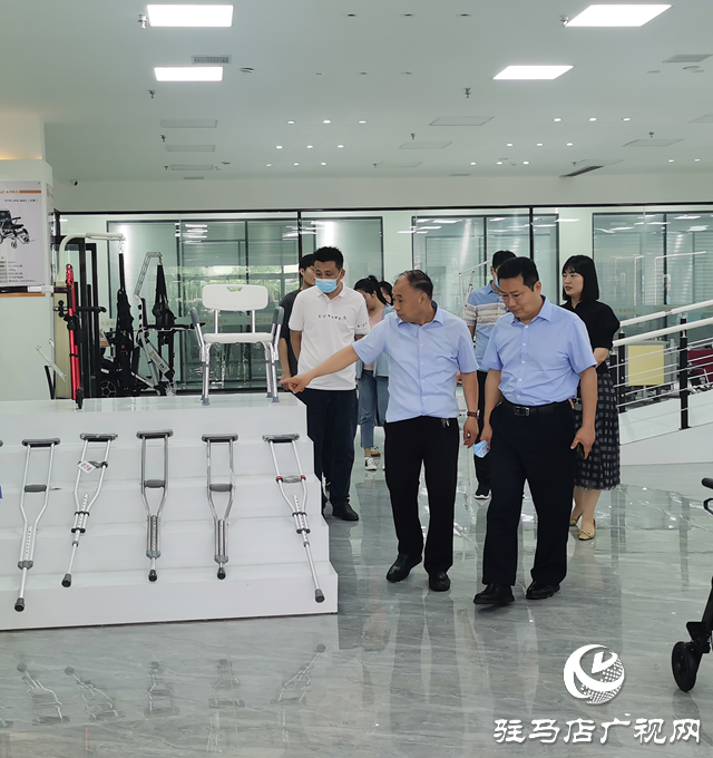 駐馬店市政協(xié)黨組成員張銀良等深入泰康陽光調(diào)研康復輔具生產(chǎn)情況