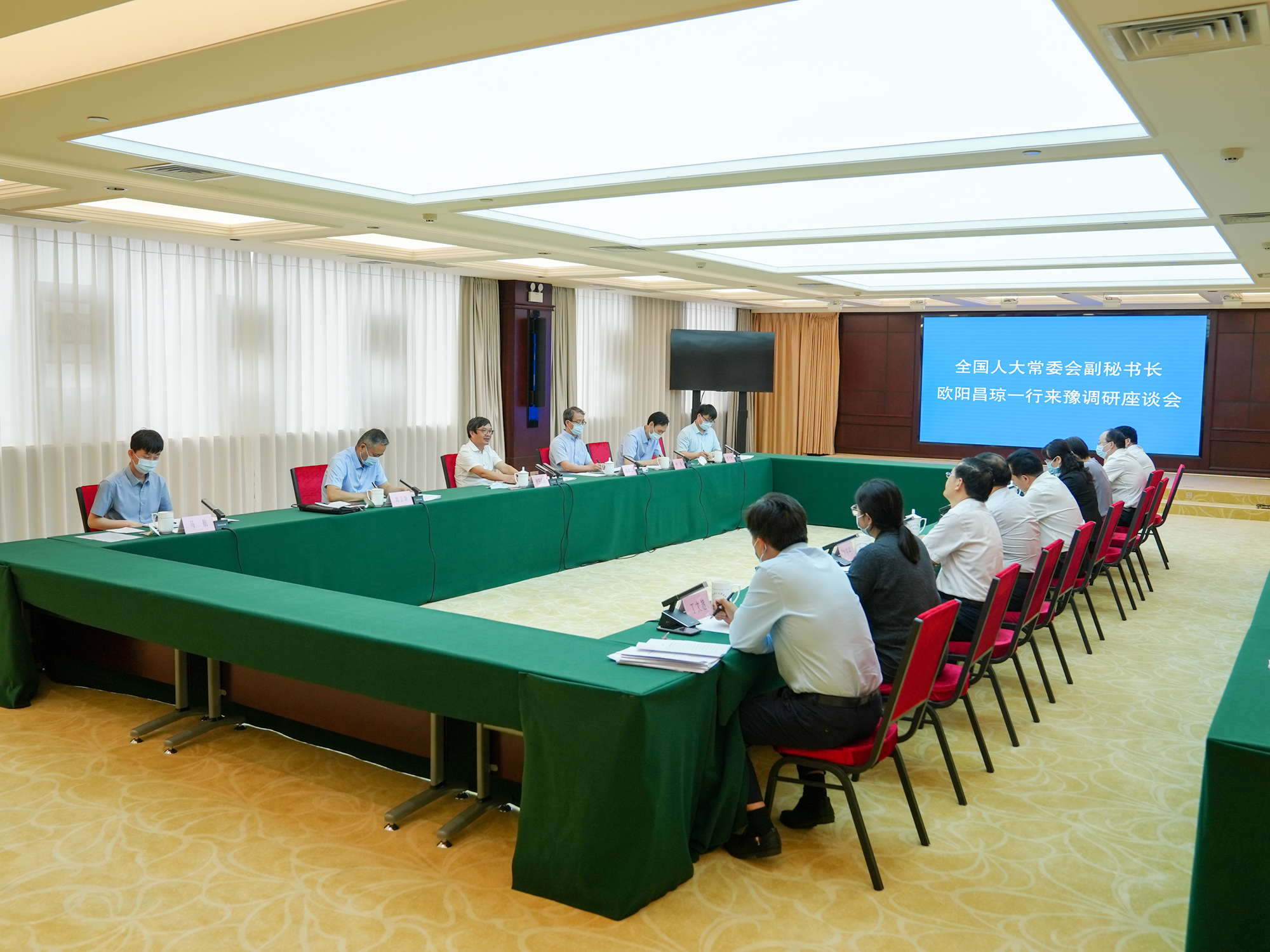 全國(guó)人大常委會(huì)副秘書長(zhǎng)歐陽(yáng)昌瓊一行來河南人大調(diào)研