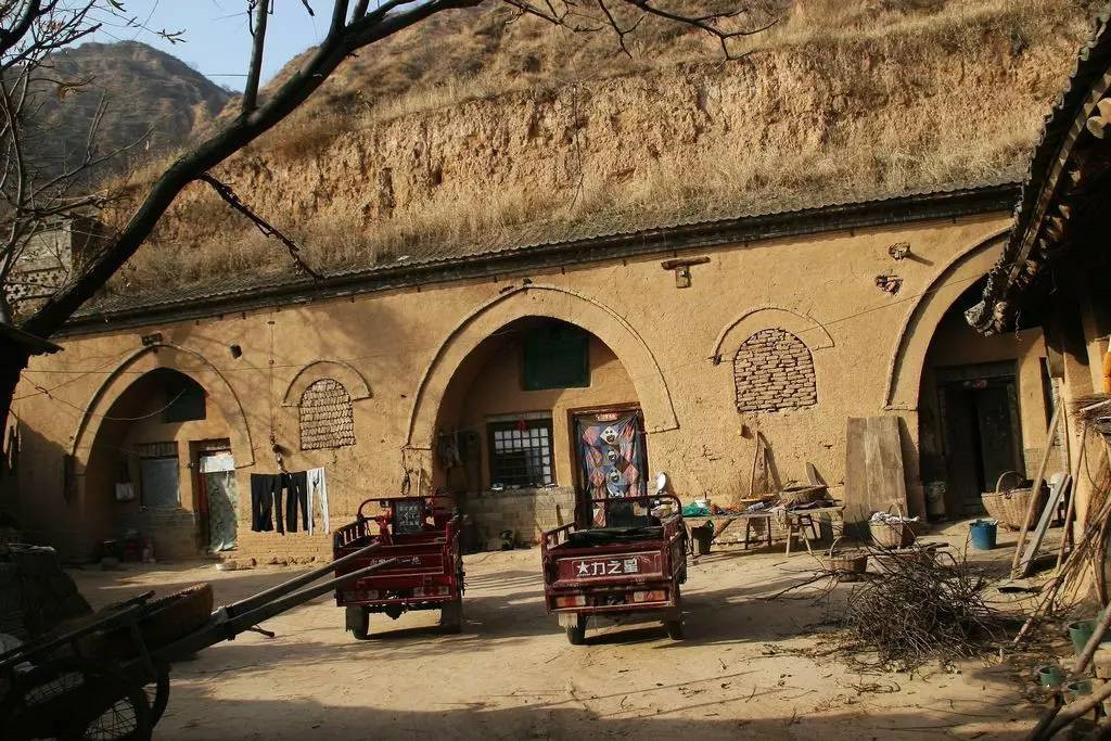 奮發(fā)有為推進中國式現(xiàn)代化建設(shè)河南實踐丨何言:走出人口大省高質(zhì)量發(fā)展新路